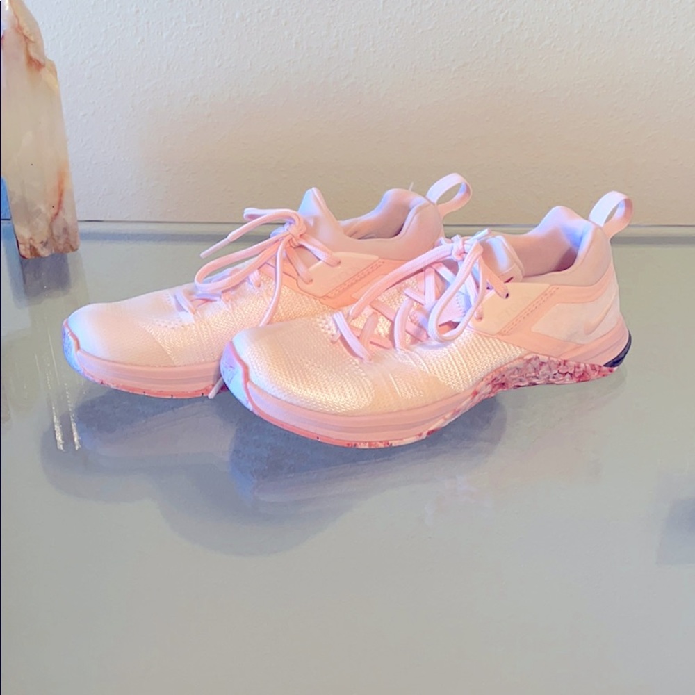 women’s pink nike metcons